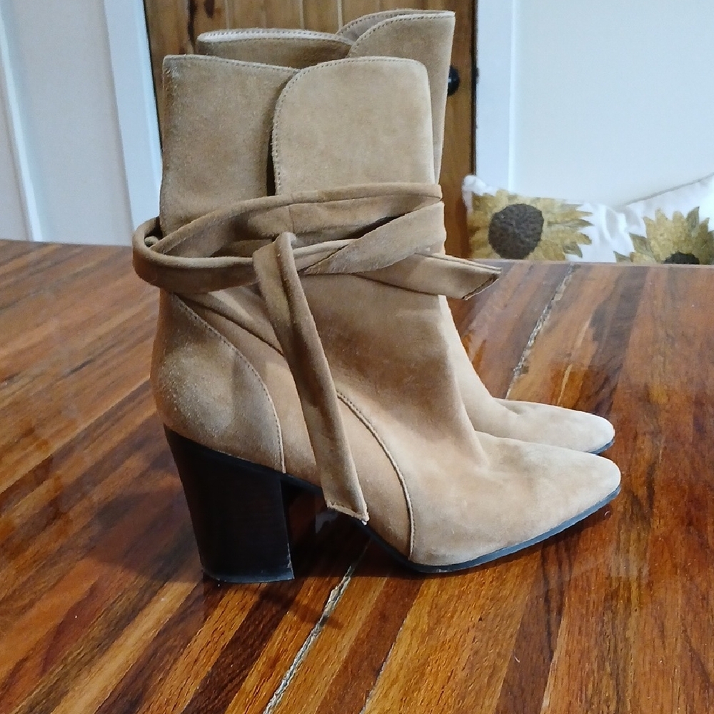 Banana Republic Suede Tie Bootie - 9
